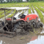 Máy kéo bị sa lầy