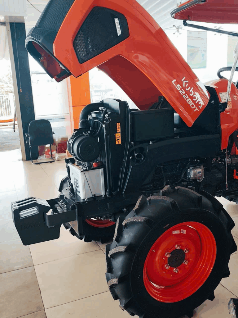 Động Cơ Có Tiếng Gõ Lạ? Cảnh Báo S.O.S Bạn Không Thể Bỏ Qua! 1 Động cơ máy kéo Kubota L5228