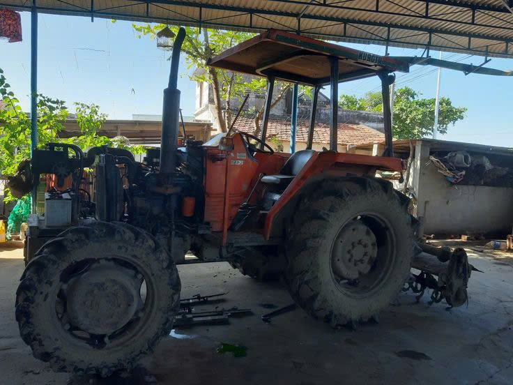 Mẹo bảo quản bình điện & hệ thống dây điện máy kéo Kubota trong mùa mưa 3 Để máy tại nơi khô ráo, có mái che và sạch sẽ khi không sử dụng