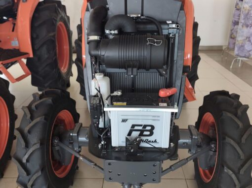 Bảo quản tốt bình ắc quy của máy kéo trong mùa mưa tránh chập hỏng hệ thống điện của máy