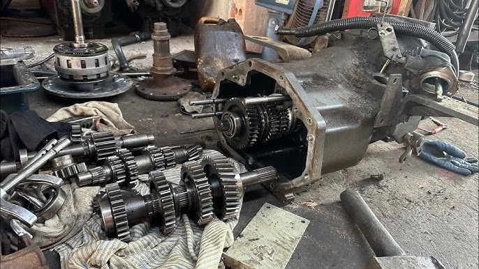 BÀI TOÁN KINH TẾ MÙA VỤ 2026: MÁY KÉO KUBOTA MỚI TIẾT KIỆM BAO NHIÊU NHIÊN LIỆU SO VỚI MÁY BÃI KHI GIÁ DẦU TĂNG GẤP ĐÔI? 4 Hộp số cũ khiến máy cũ không mạnh bằng máy mới