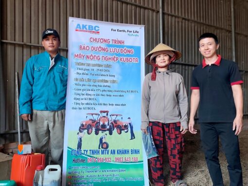 An Khánh Bình bảo dưỡng máy gặt cho nhà chú Cương (Xã Hoài Đức)