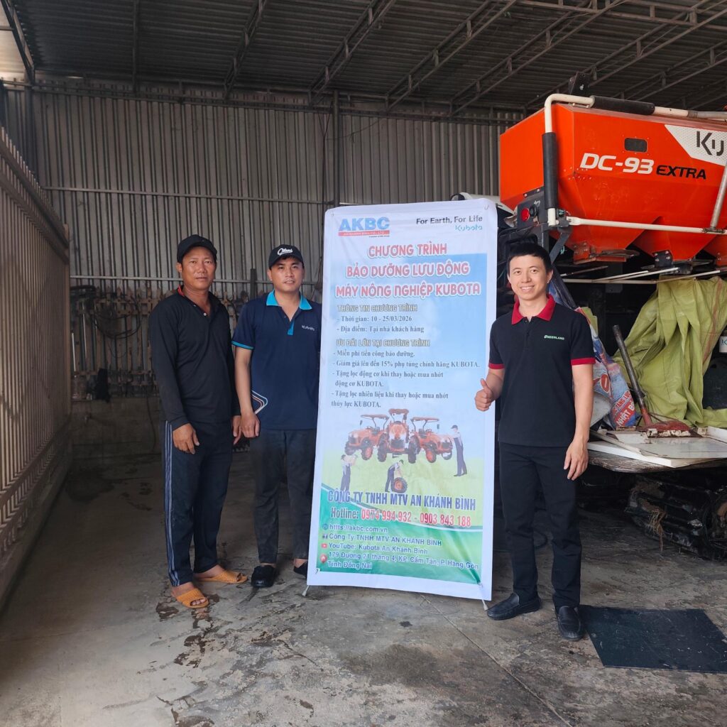 Bảo dưỡng máy gặt kubota DC93 cho anh Khánh (xã Đức Linh)