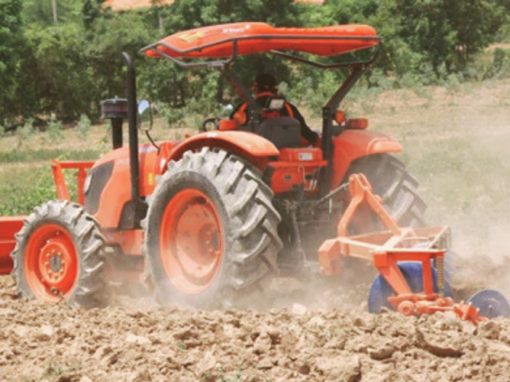 Máy kéo Kubota M7040 với sức kéo khủng