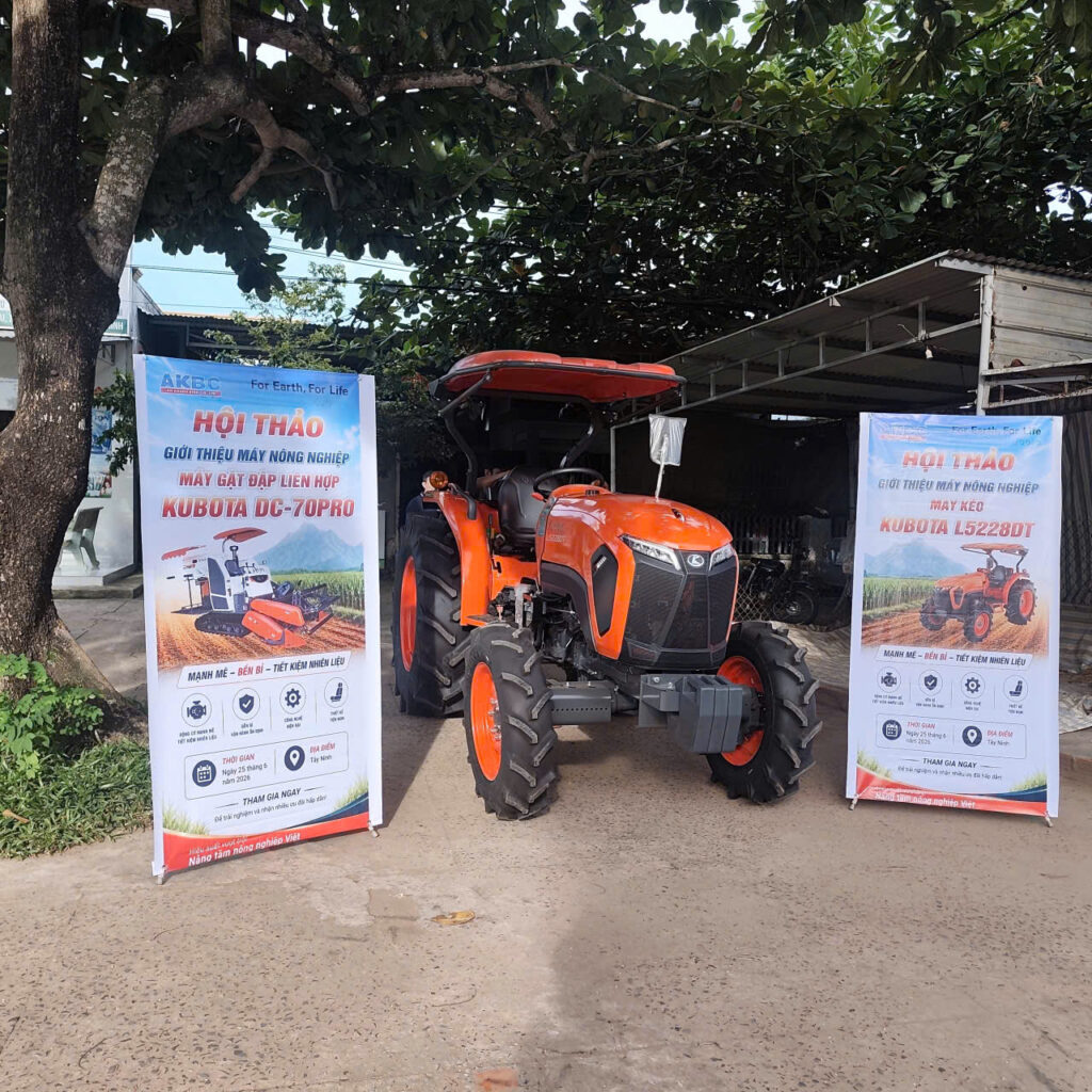 Máy kéo Kubota L5228DT tại Hội thảo
