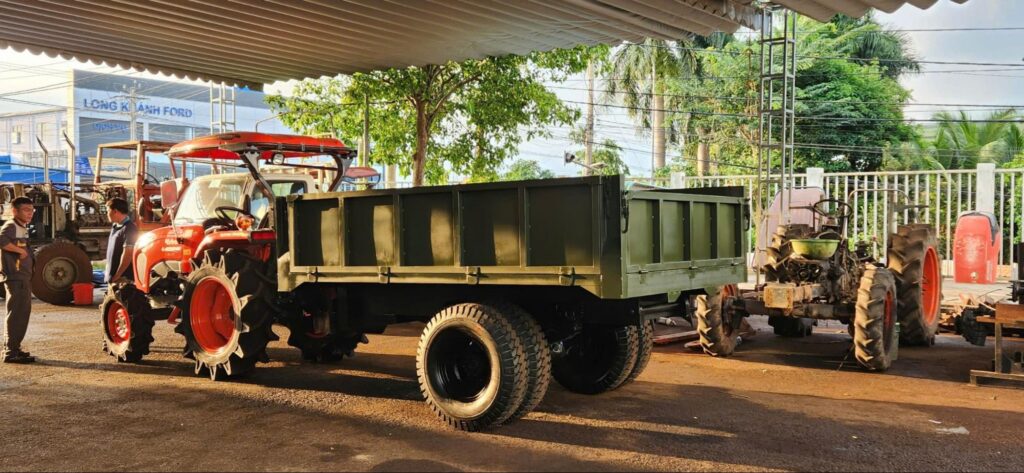 Rơ móc gắn sau máy kéo Kubota của An Khánh Bình